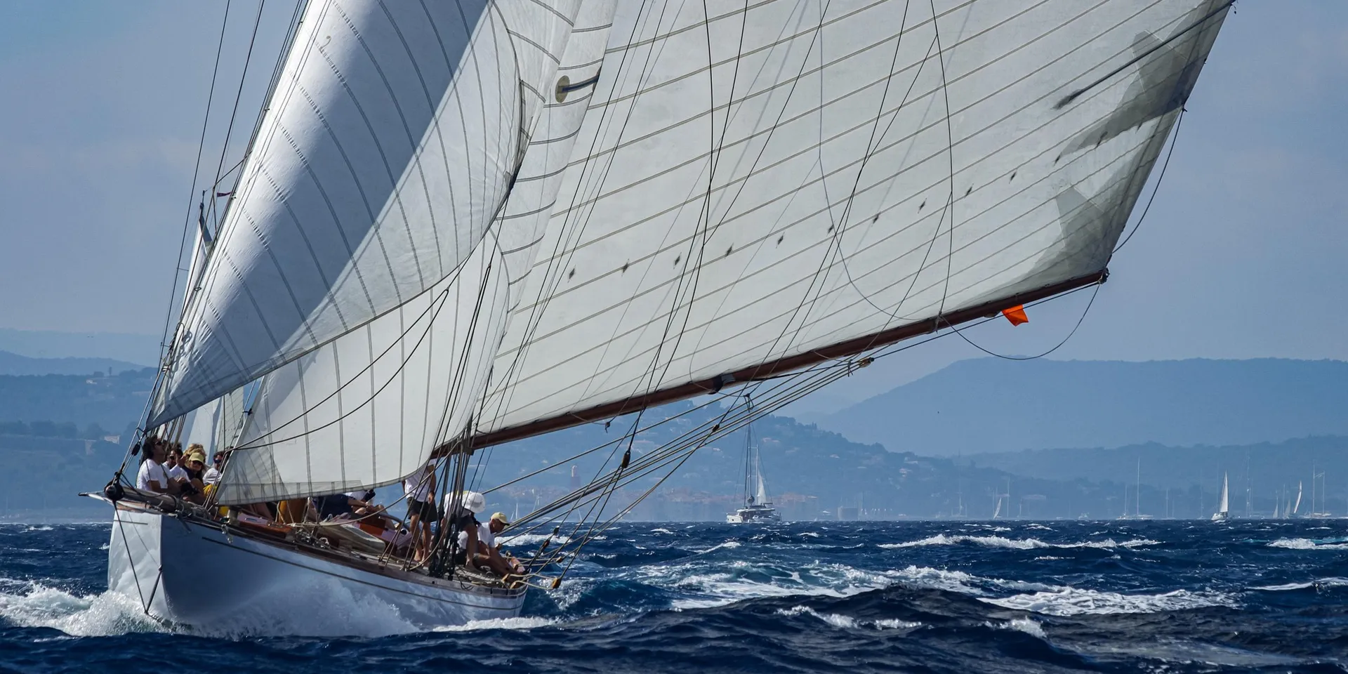 How to Choose a Marine Hardware Supplier: A Practical Guide for Distributors and Boat Builders
